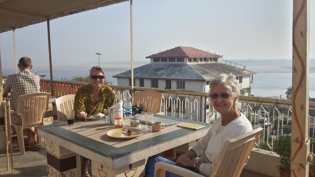 Hotel Temple On Ganges 3*